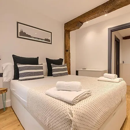 Moderno Y Lujoso En El Historico Casco Viejo Apartman