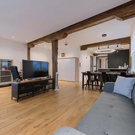 Moderno Y Lujoso En El Historico Casco Viejo Apartamento